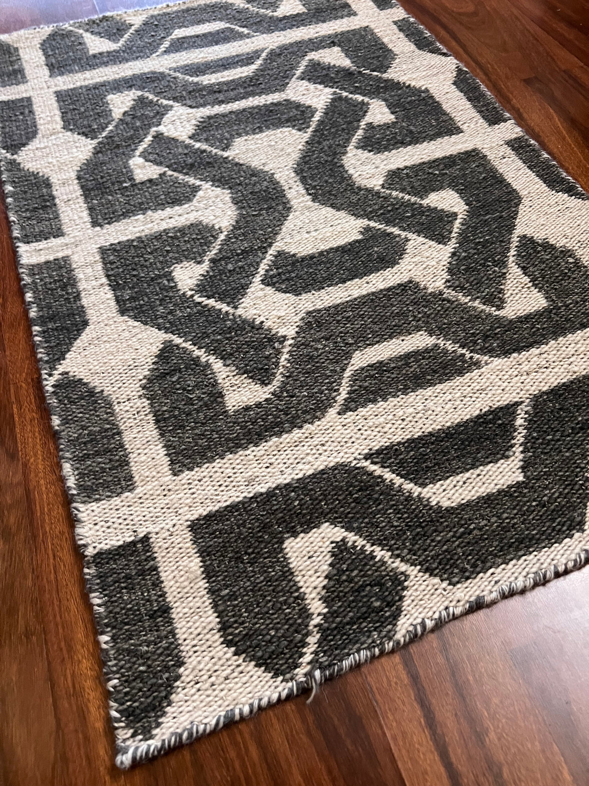 Handmade Black & Ivory Geometric Accent Rug – 2' x 3'