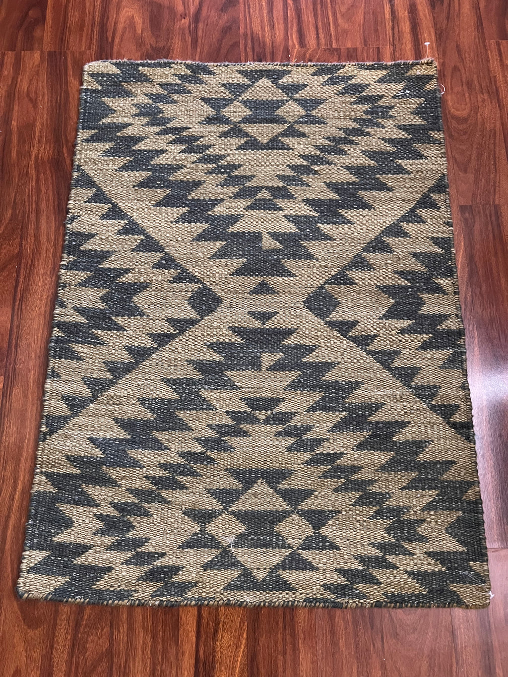 Handmade Wool - Black & Ivory Geometric Accent Rug – 2' x 3'