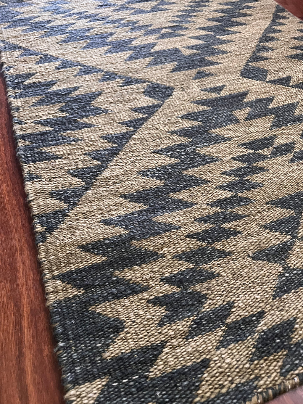 Handmade Wool - Black & Ivory Geometric Accent Rug – 2' x 3'