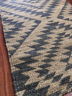 Handmade Wool - Black & Ivory Geometric Accent Rug – 2' x 3'