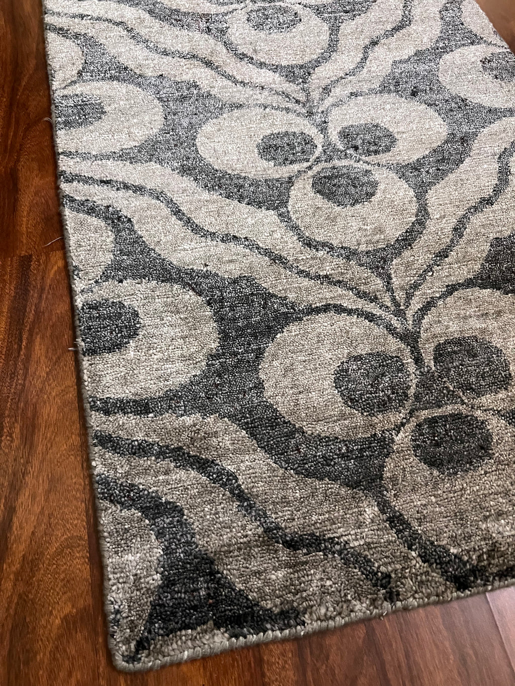 Handmade Gray Floral Accent Rug – 2’ × 3’