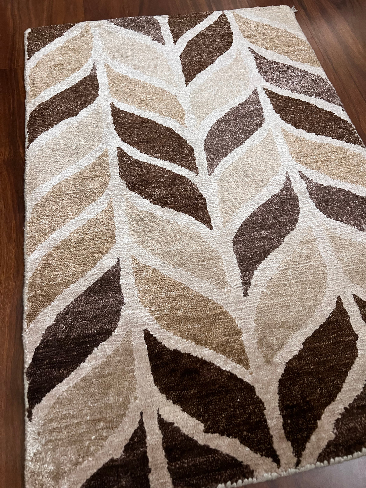 Handmade Brown and Cream Leaf Accent Rug – 2’ × 3’
