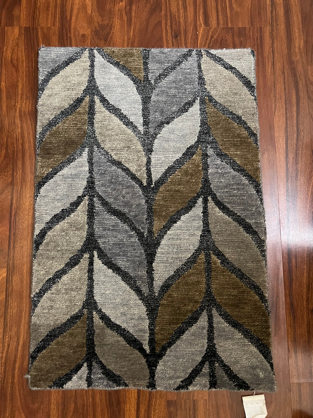 Handmade Gray and Brown Leaf Accent Rug – 2’ × 3’