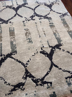 Kalaty Silver Geometric Silkette Rug – 2’ × 3’