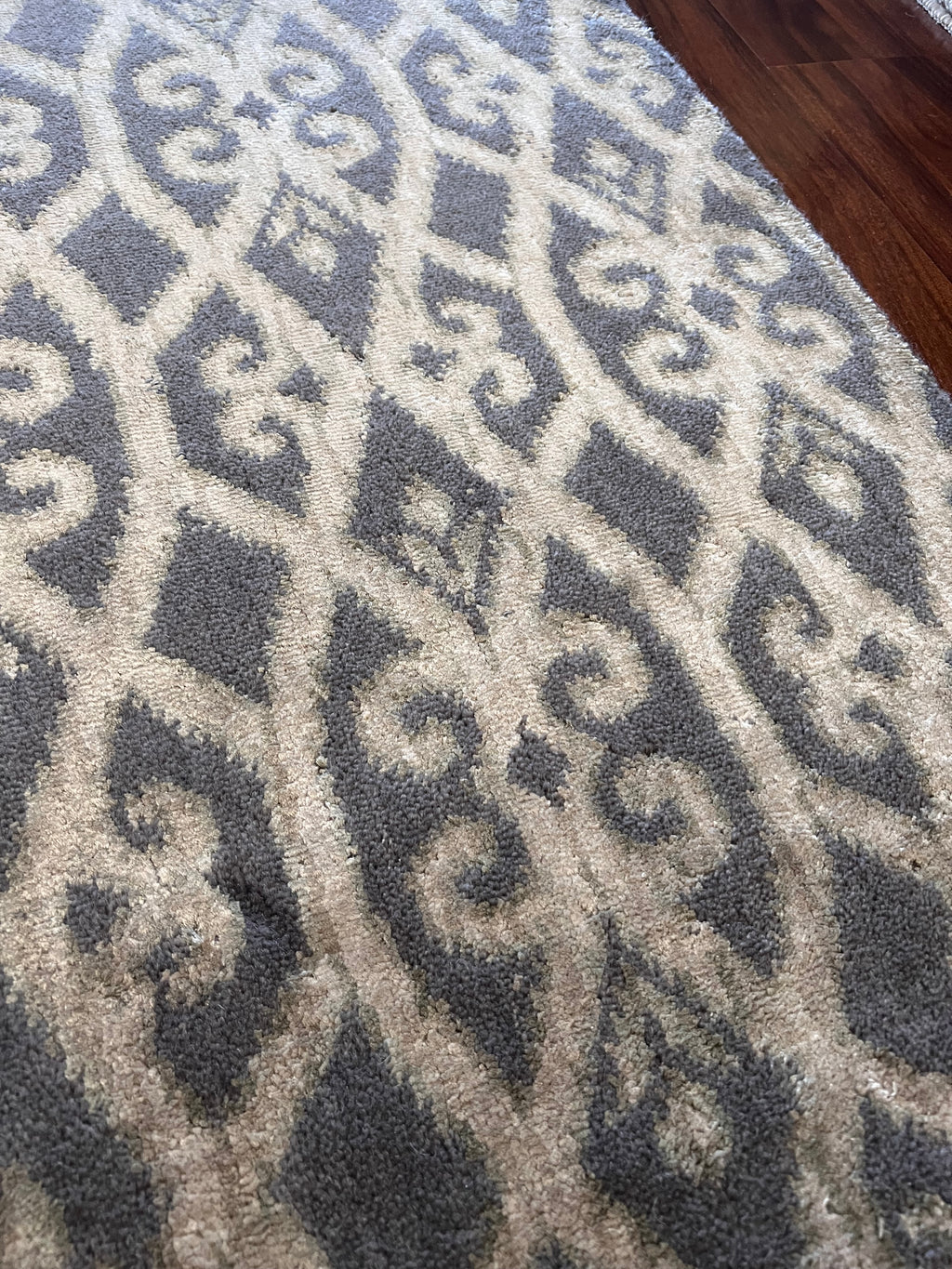 Handmade Charcoal and Ivory Ornate Diamond Accent Rug – 2’ × 3’