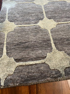 Charcoal and Ivory Geometric Accent Rug – Wool & Silkette – 2’ × 3’