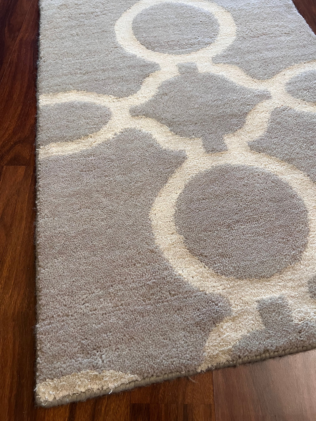 Handmade Gray & Ivory Geometric Accent Rug – 2’ × 3’
