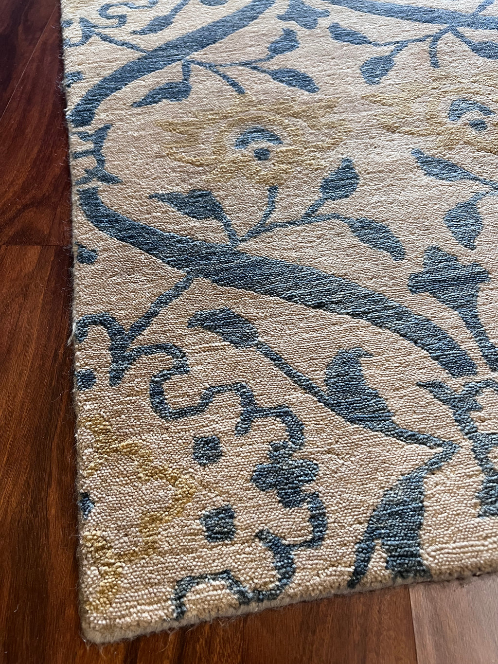 Handmade Cream & Blue Floral Accent Rug – 2’ × 3’