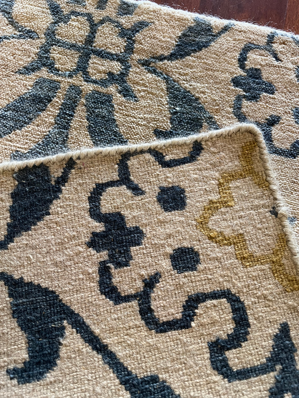 Handmade Cream & Blue Floral Accent Rug – 2’ × 3’