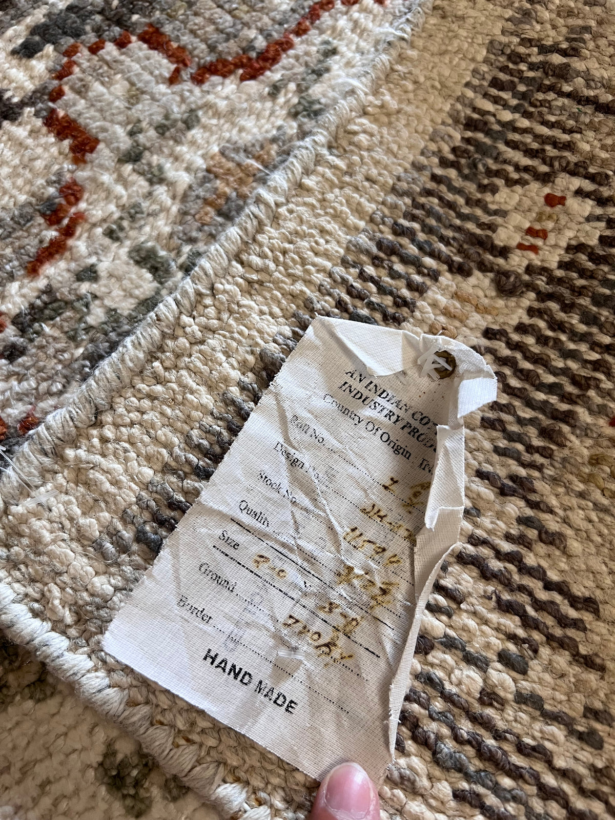 Handmade Ivory & Gray Medallion Accent Rug – 2’ × 3’