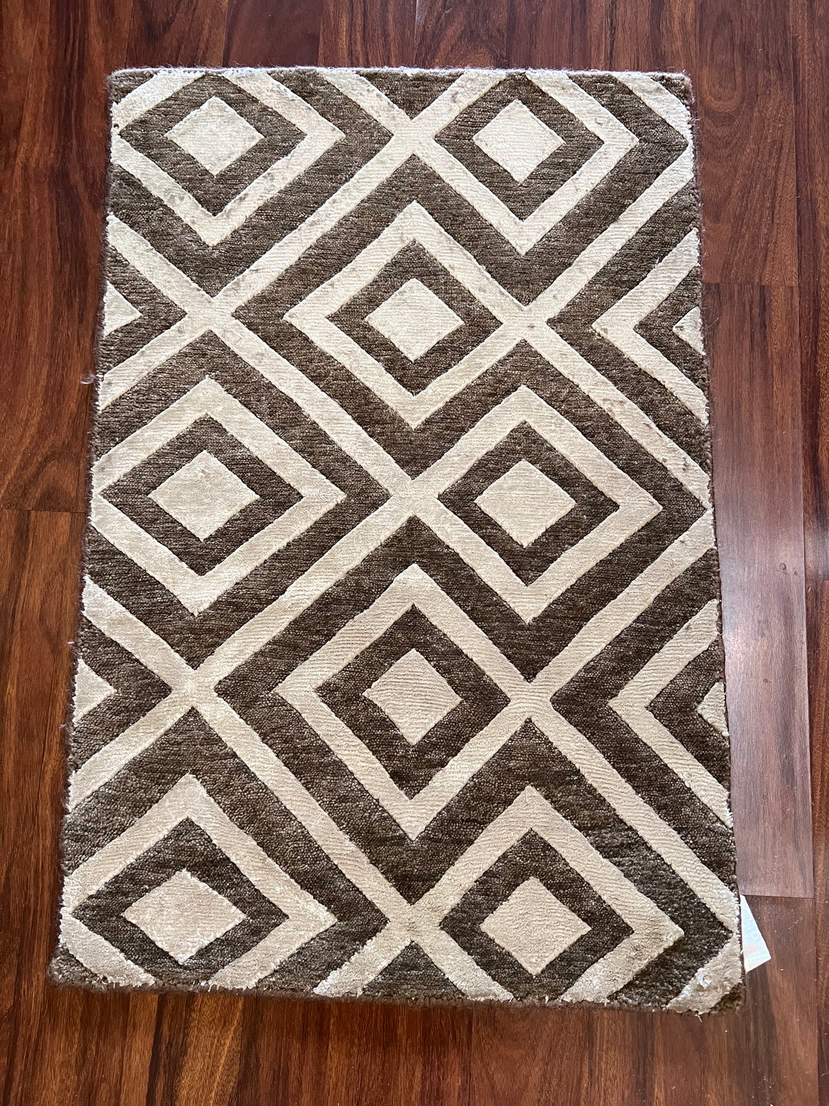 Handmade Brown & Ivory Diamond Geometric Accent Rug – 2’ × 3’