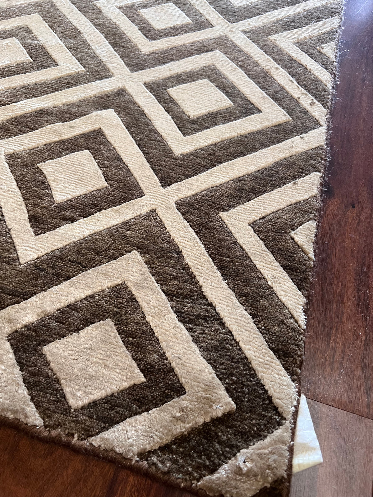 Handmade Brown & Ivory Diamond Geometric Accent Rug – 2’ × 3’