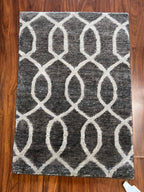 Handmade Charcoal & Ivory Linked Oval Accent Rug – 2’ × 3’
