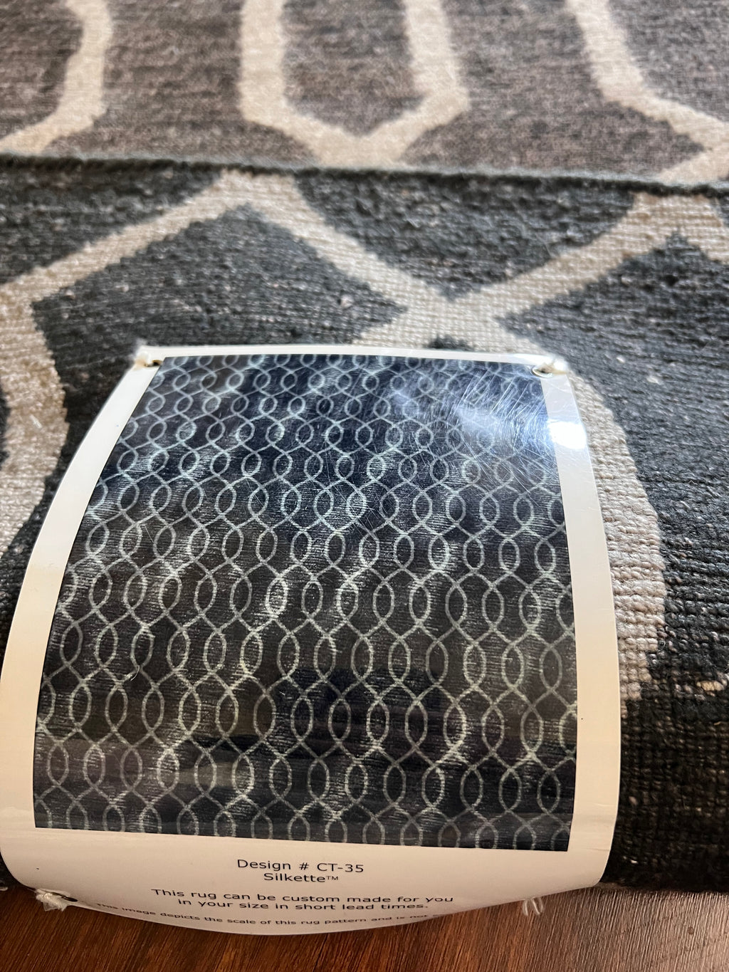 Handmade Charcoal & Ivory Linked Oval Accent Rug – 2’ × 3’