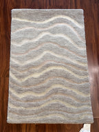 Handmade Gray & Ivory Wave Pattern Accent Rug – 2’ × 3’