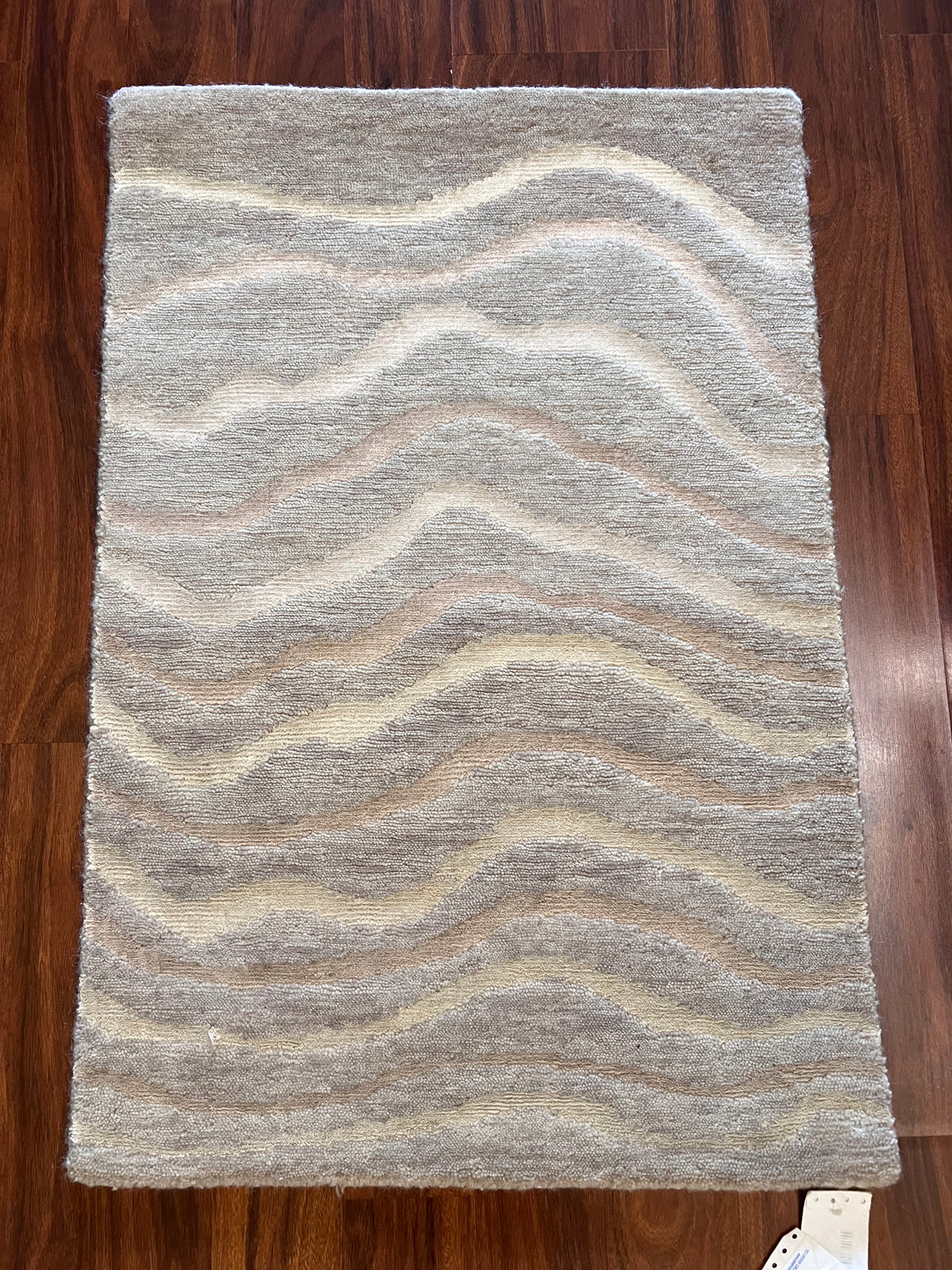 Handmade Gray & Ivory Wave Pattern Accent Rug – 2’ × 3’