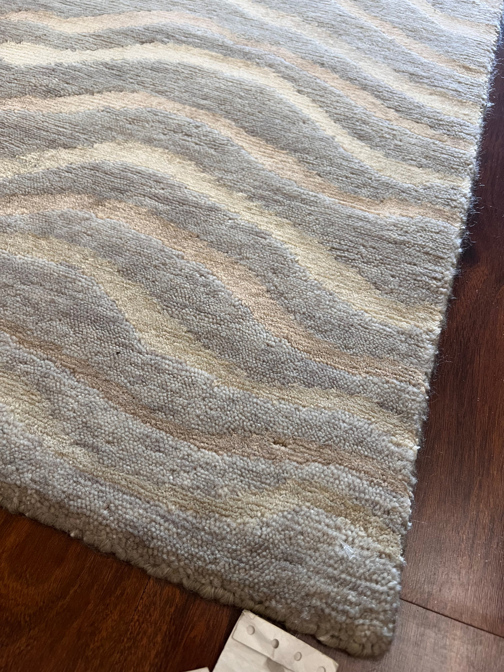 Handmade Gray & Ivory Wave Pattern Accent Rug – 2’ × 3’