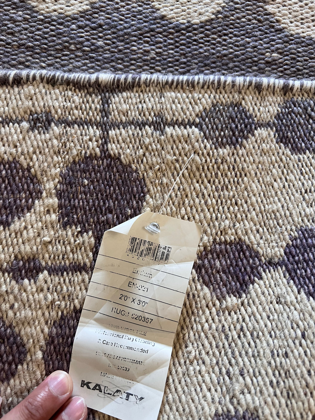 Handmade Gray & Ivory Linked Dot Accent Rug – 2’ × 3’